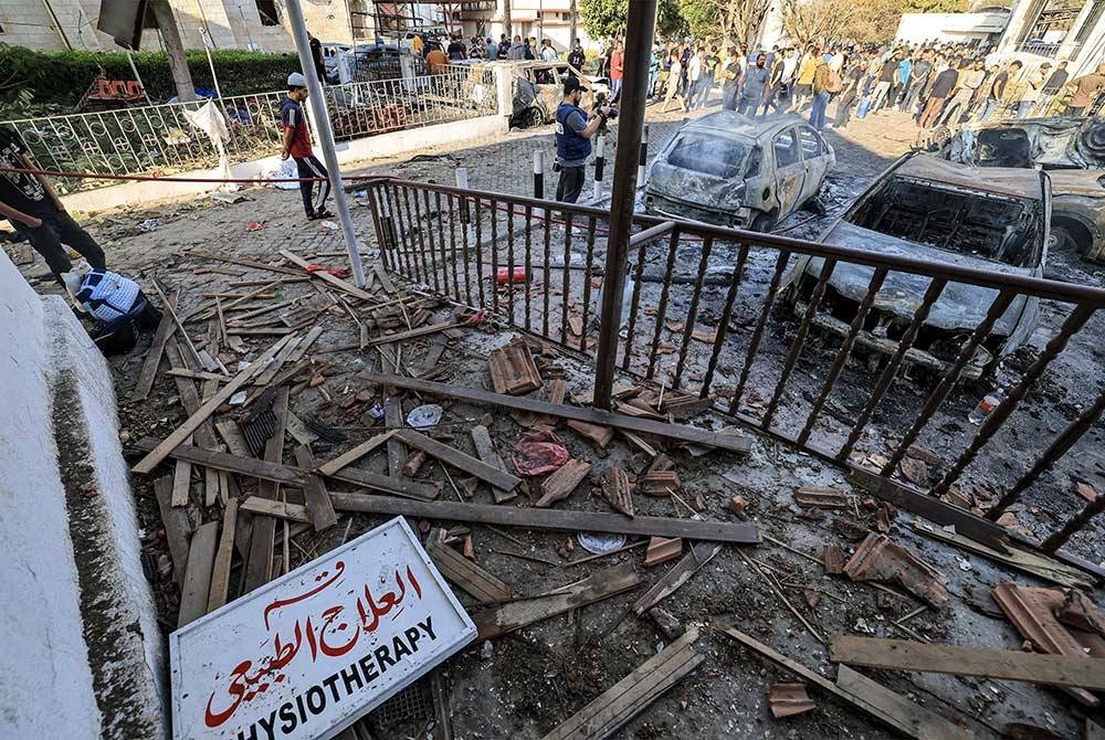 Keadaan sebuah hospital di Gaza selepas dibom. Foto: AFP