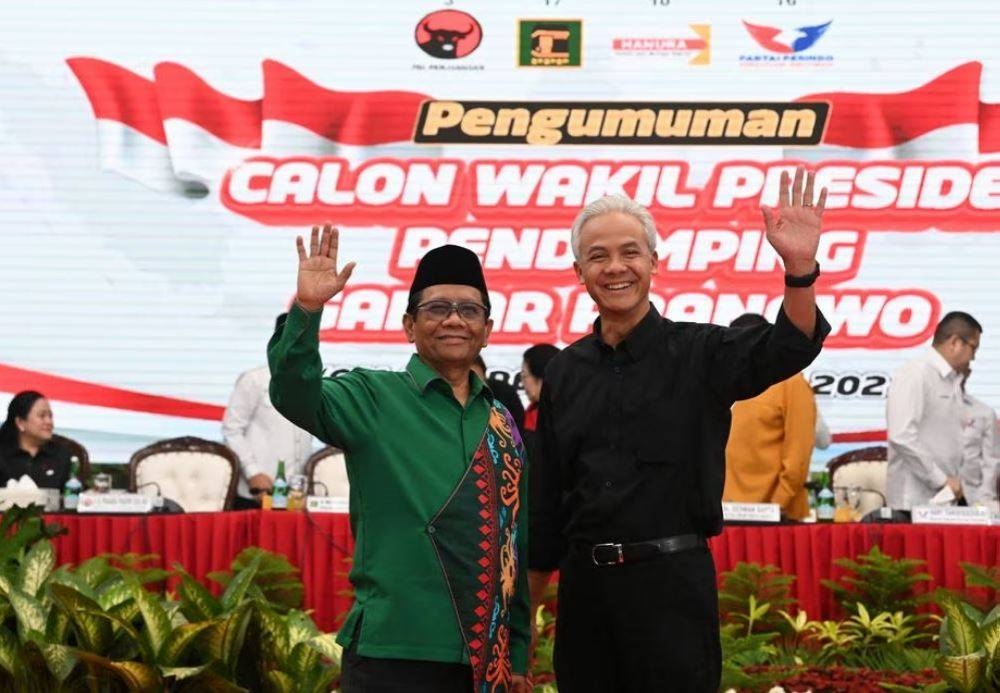 Mahfud MD (kiri) akan menjadi pasangan regu Ganjar Pranowo pada Pilpres 2024. - Foto: Agensi