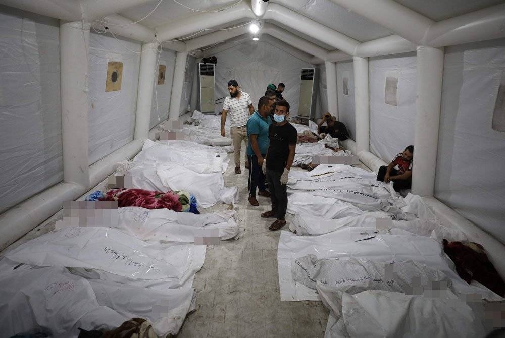 Lebih 500 orang terbunuh dalam serangan udara Israel ke atas Hospital Al-Ahli Baptist di Gaza. - Foto AFP