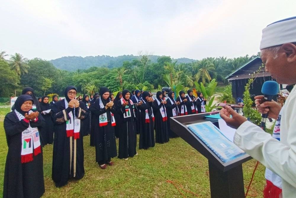 Bacaan doa Qunut Nazilah daripada komuniti Rumah Ngaji Teluk Muroh buat penduduk Palestin.