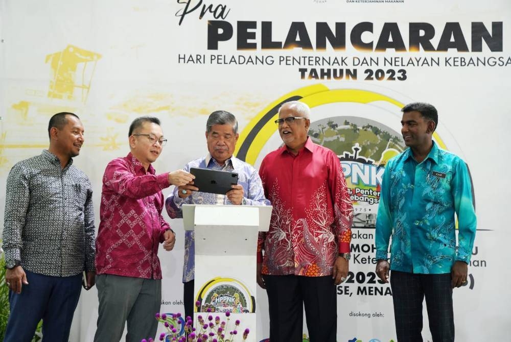 Mohamad merasmikan majlis Pra Pelancaran Sambutan Hari Peladang, Peternak Dan Nelayan Kebangsaan (HPPNK) Tahun 2023 yang diadakan di Menara Lembaga Pertubuhan Peladang (LPP) di Kuala Lumpur pada Khamis.