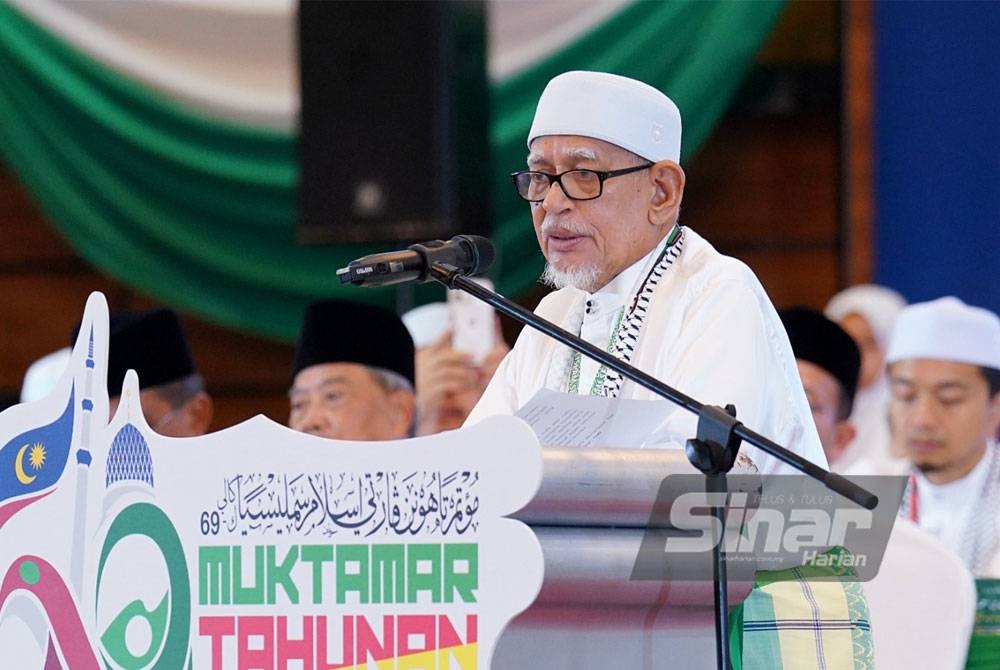 Abdul Hadi berucap sebelum merasmikan Muktamar Pas Tahunan ke-69 di IDCC pada Jumaat. - Foto Sinar Harian / MOHD HALIM ABDUL WAHID.