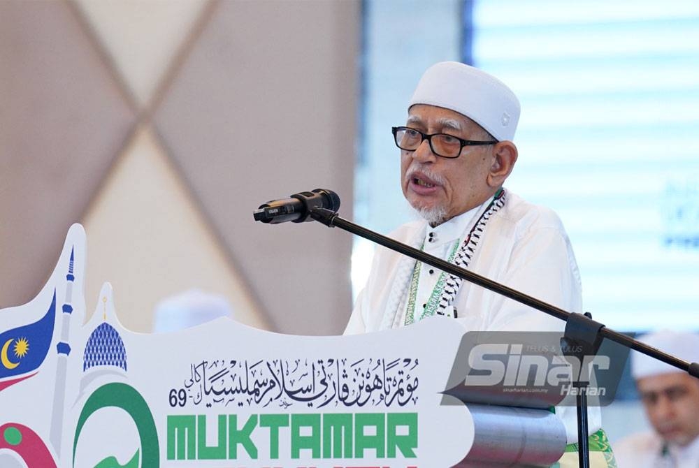 Abdul Hadi berucap pada Muktamar Pas Tahunan ke-69 di IDCC pada Jumaat. - Foto Sinar Harian / MOHD HALIM ABDUL WAHID.