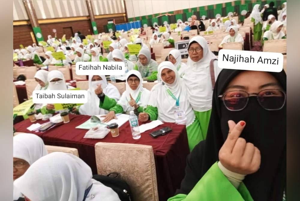 Gambar kenangan mangsa bersama Muslimat Pas yang dikongsi di media sosial.