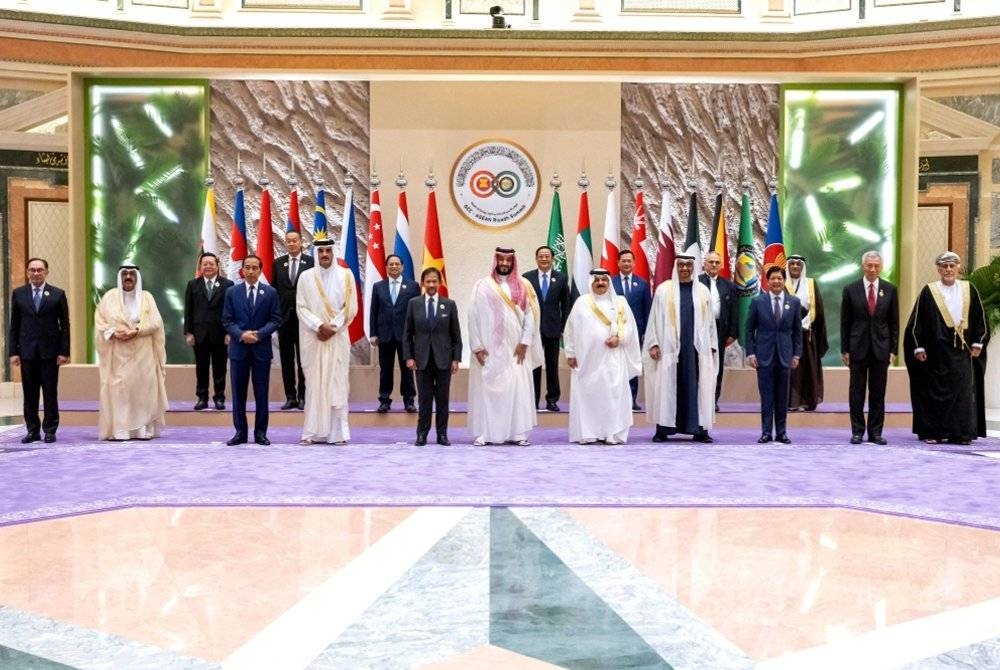 Para pemimpin semasa Sidang Kemuncak GCC-ASEAN telah bertukar pandangan dan menyatakan kebimbangan yang mendalam terhadap perkembangan di Asia Barat. - Foto AFP