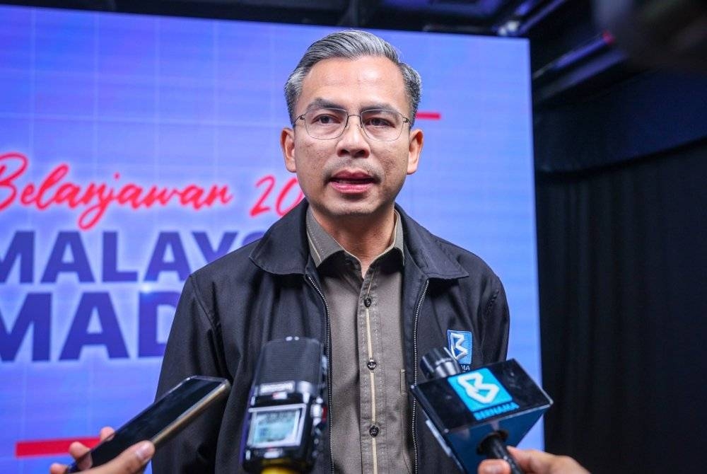 Fahmi bercakap kepada pemberita pada sidang media program Ruang Bicara mengenai Pasca Pembentangan Belanjawan 2024: Malaysia Madani di Wisma Bernama. - Foto Bernama