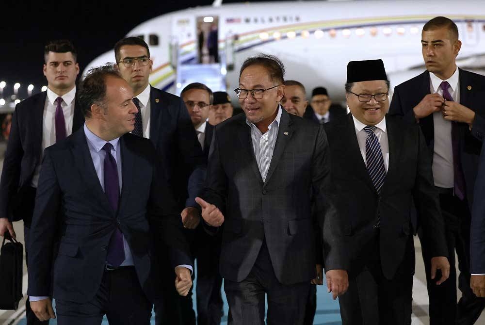 Perdana Menteri Datuk Seri Anwar Ibrahim tiba di Istanbul untuk lawatan kerja dua hari ke Turkiye. - Foto Bernama.