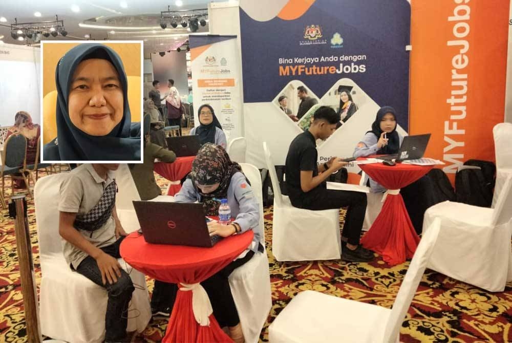 Orang ramai mencari peluang mengisi kekosongan jawatan sempena Karnival Kerjaya Myfuture Job TVET Negeri Kelantan 2023 pada Ahad. Gambar kecil: Nora