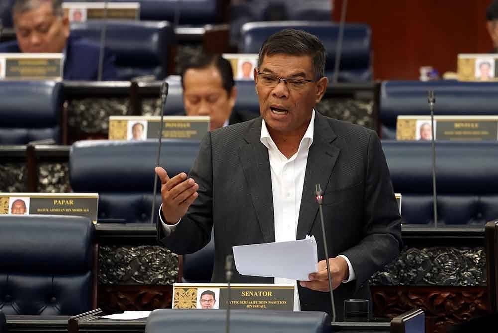 Saifuddin Nasution ketika sesi Pertanyaan-Pertanyaan Bagi Jawab Lisan pada persidangan Dewan Rakyat di Bangunan Parlimen pada Isnin. - Foto: Bernama