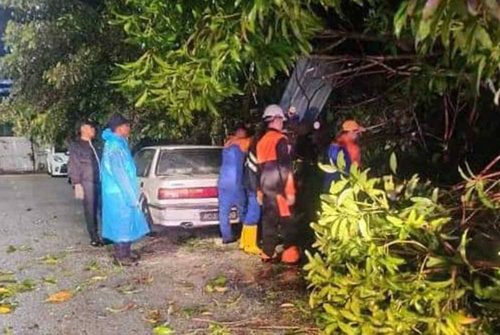 Operasi pembersihan bermula jam 10 malam Ahad berakhir pada jam 3 pagi Isnin