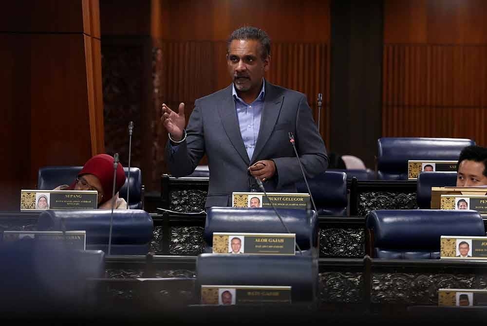 Ramkarpal merangkap Ahli Parlimen Bukit Gelugor ketika Sidang Dewan Rakyat di Bangunan Parlimen. - Foto Bernama