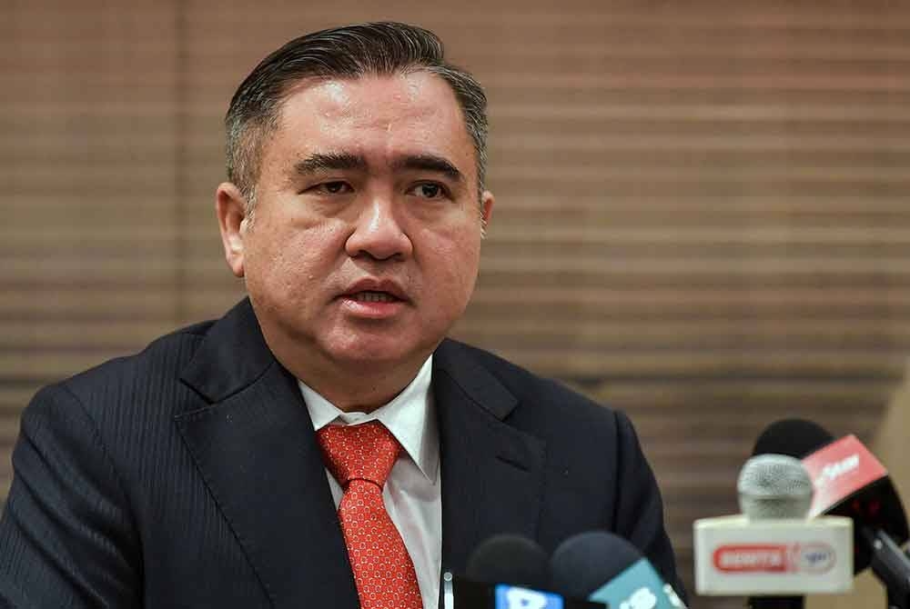 Anthony Loke bercakap semasa sidang akhbar di Forum Pengangkutan Lestari Alam Sekitar Serantau ke-15 Peringkat Tinggi di Asia hari ini. - Foto: Bernama