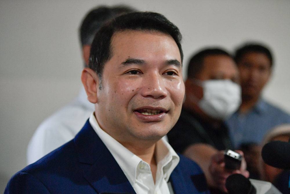 Rafizi dilaporkan selamat menjalani pemasangan stent jantung minggu lepas dan kini sedang berehat.