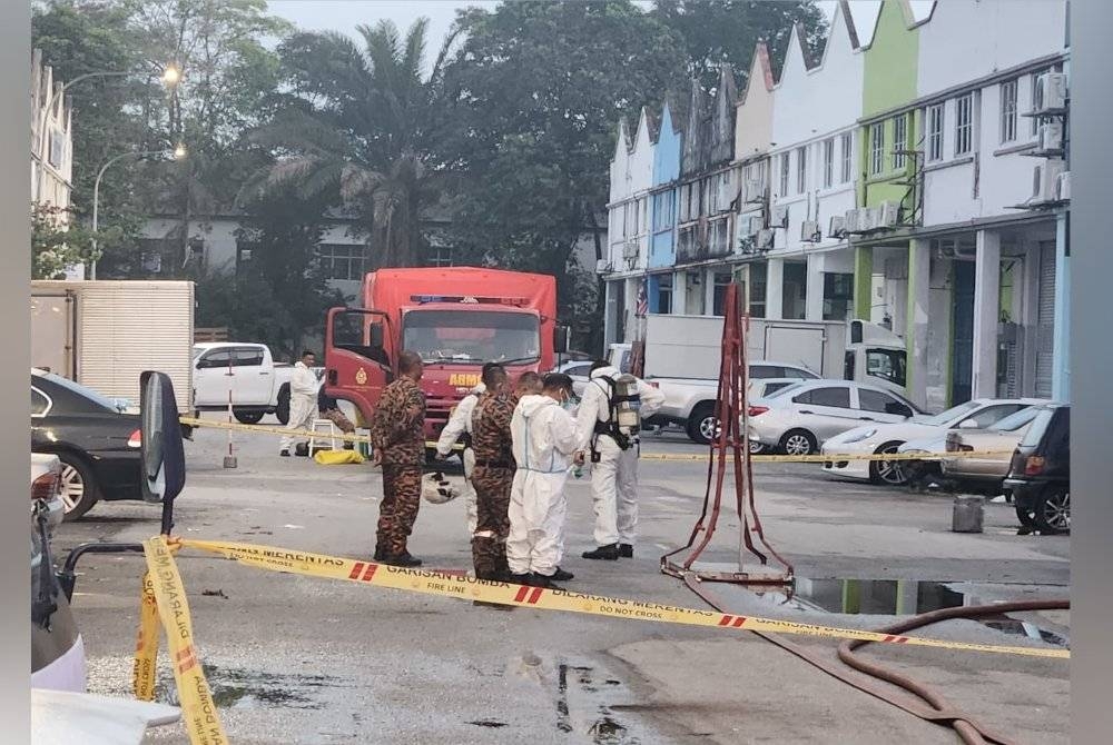 Kebocoran gas ammonia di sebuah kilang memproses ais dilaporkan berlaku di kawasan perindustrian Ara Damansara, Petaling Jaya pada Selasa.