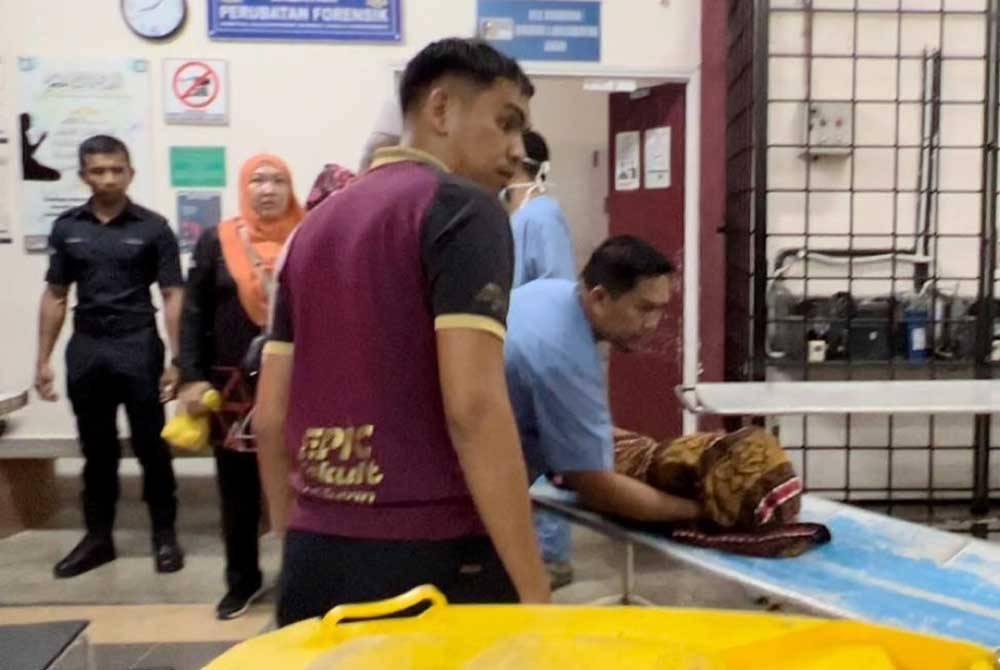 Mayat bayi itu ketika dibawa ke Jabatan Perubatan Forensik Hospital Sultanah Nur Zahirah (HSNZ) di Kuala Terengganu pada Selasa.