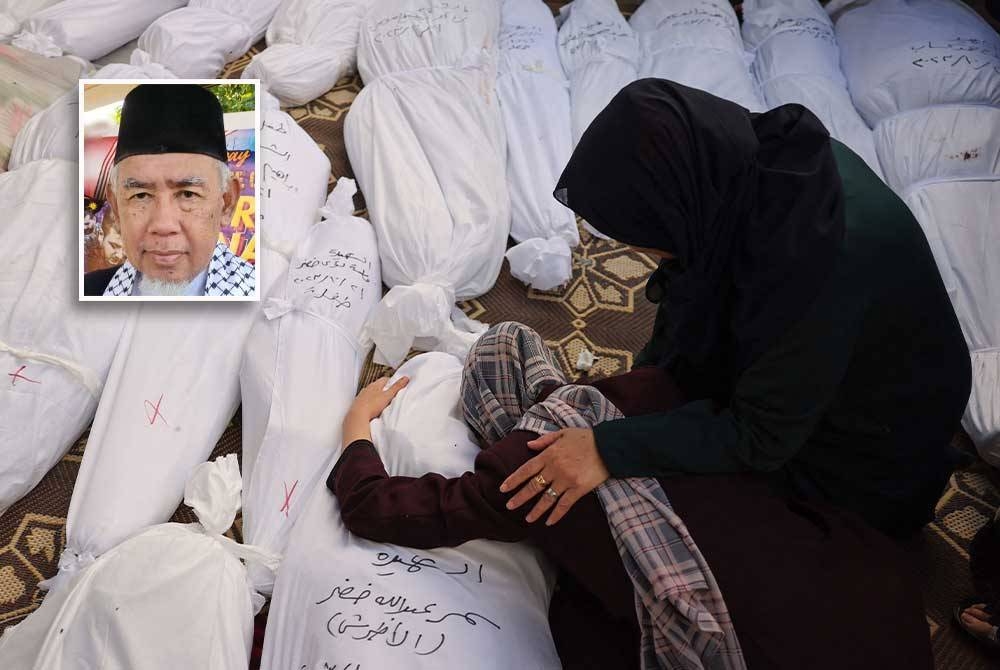 Seorang wanita ditenangkan oleh saudaranya sewaktu mengenal pasti mayat kakaknya yang terkorban dalam bedilan roket rejim Zionis di timur Genting Gaza. Foto AFP (Gambar kecil: Mohd Azmi)