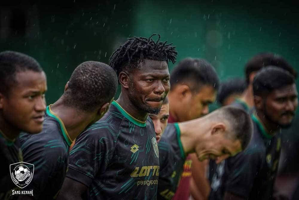 Ifedayo Olusegun (dua dari kiri). - FOTO KDA FC