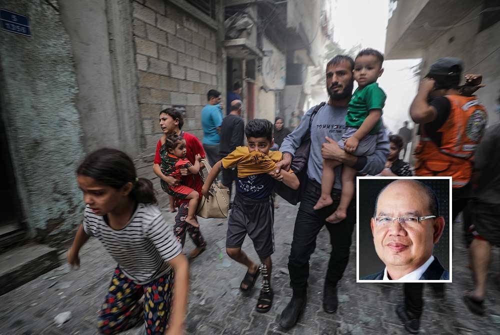 Rakyat Palestin berdepan serangan bom hampir setiap hari dari rejim Zionis. - Foto AP (Gambar kecil: Dr Ahmad Marthada)