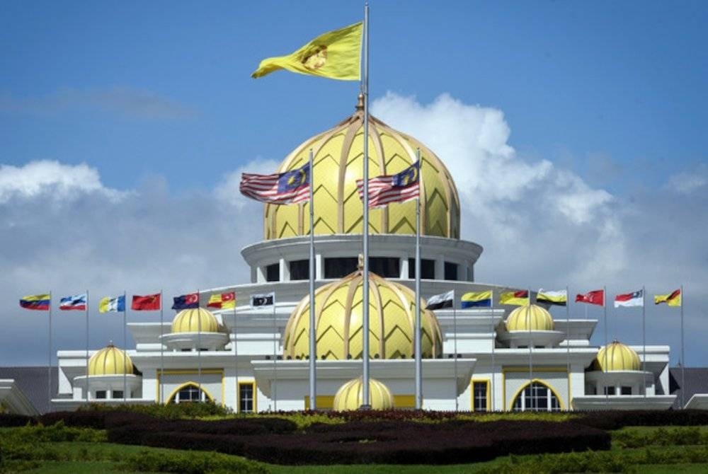 Mesyuarat Khas Majlis Raja-Raja berlangsung di Istana Negara pada Jumaat bagi memilih Yang di-Pertuan Agong ke-17.