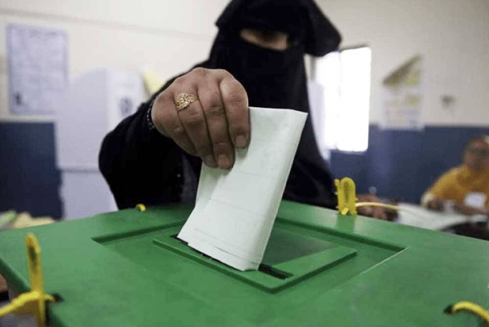 Pilihan raya umum Pakistan diadakan Januari tahun depan. - Foto Reuters.