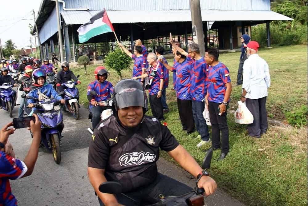 Pelepasan konvoi 40 motosikal bermula di Gelangang Futsal Kampung Tasek, Ipoh.