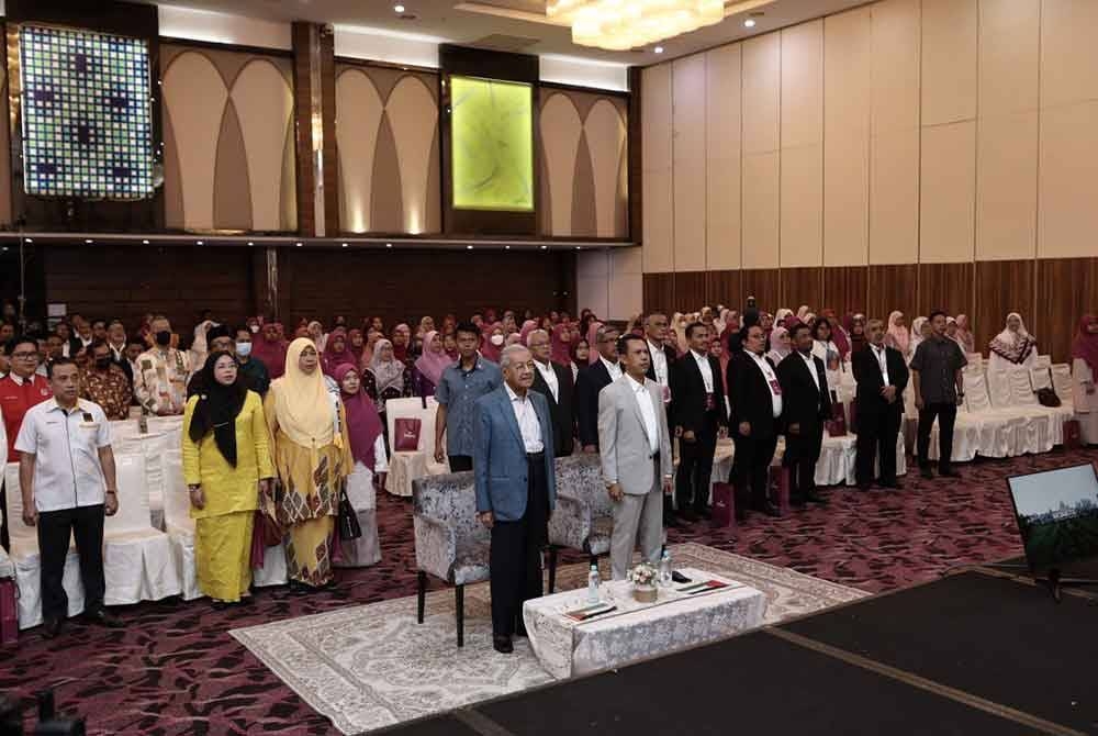 Dari kiri: Tun Mahathir dan Zamani dalam Persidangan Tahunan Dewan Kepimpinan Nasional (Sidang) 2023