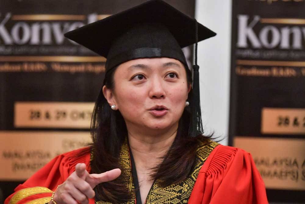 Hannah Yeoh ketika sidang media pada Majlis Konvokesyen Institut Latihan Kemahiran Belia dan Sukan (ILKBS) di MAEPS, Serdang hari ini. Foto Bernama