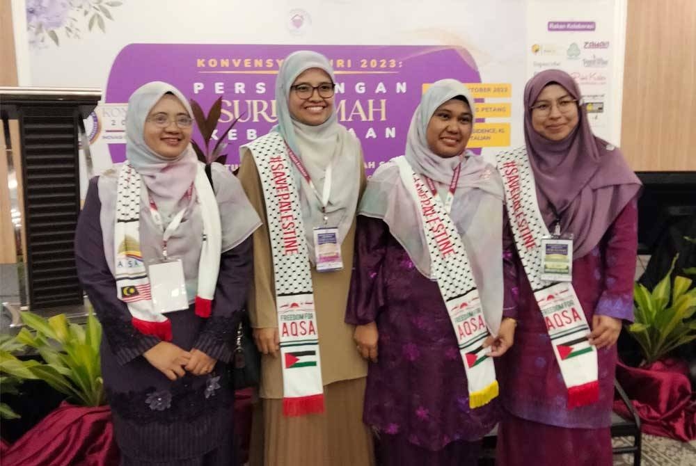 Setiausaha SRR, Siti Suzilah Saini (kiri sekali), Nur Hamizah, Rose Jazimah dan Felo Penyelidikan Pembangunan, Wanita dan Masyarakat UTM Kuala Lumpur, Dr Zilal Saari.