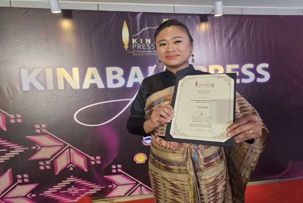 Wartawan SInar Harian, Asyikin Asmin memenangi Anugerah Kewartawanan Alam Sekitar dalam majlis anugerah Kinabalu Press Awards (KPA) 2023 di Kota Kinabalu.