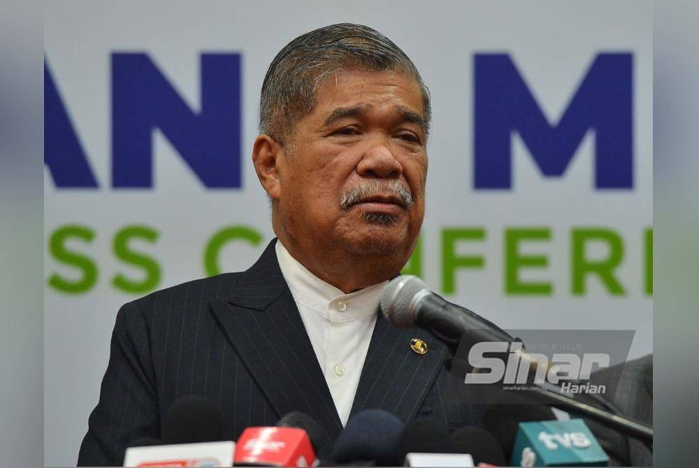 Mohamad pada sidang Media Penamatan Kawalan Harga dan Subsidi Ayam di Auditorium Tun Ahmad Sarji, Lembaga Pertubuhan Peladang Menara LPP, pada Isnin. - Foto Sinar Harian/Asril Aswandi Shukor.