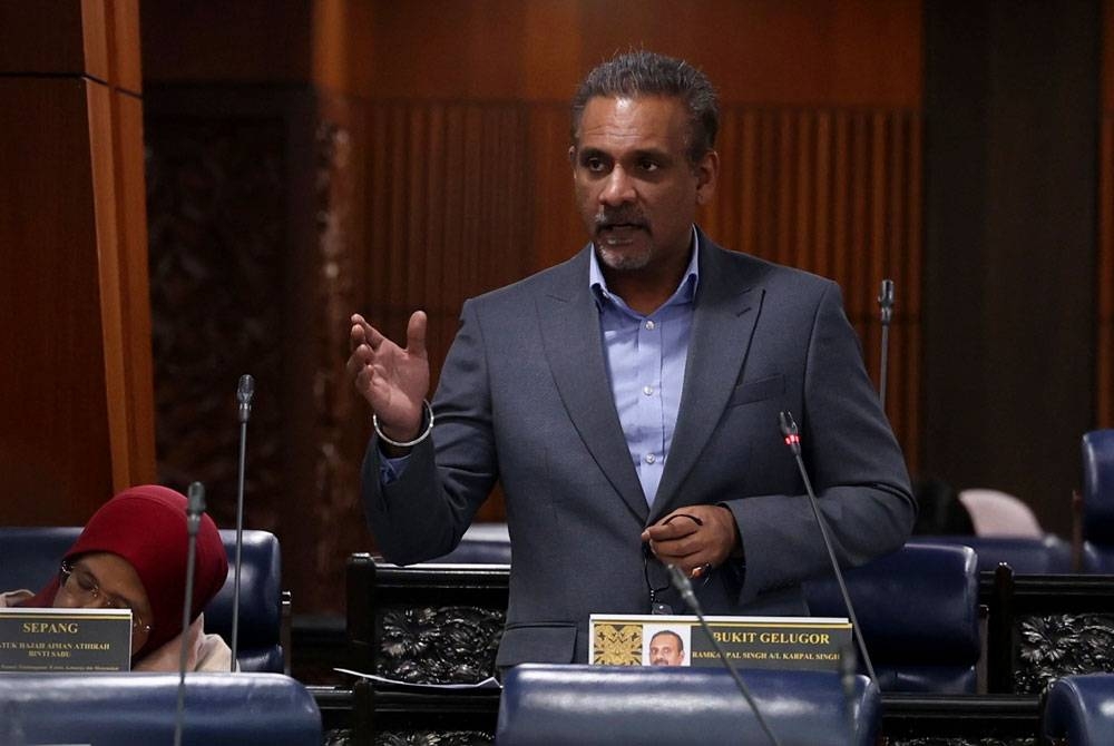 Ramkarpal Singh merangkap Ahli Parlimen Bukit Gelugor ketika Sidang Dewan Rakyat di Bangunan Parlimen hari ini. - Foto Bernama