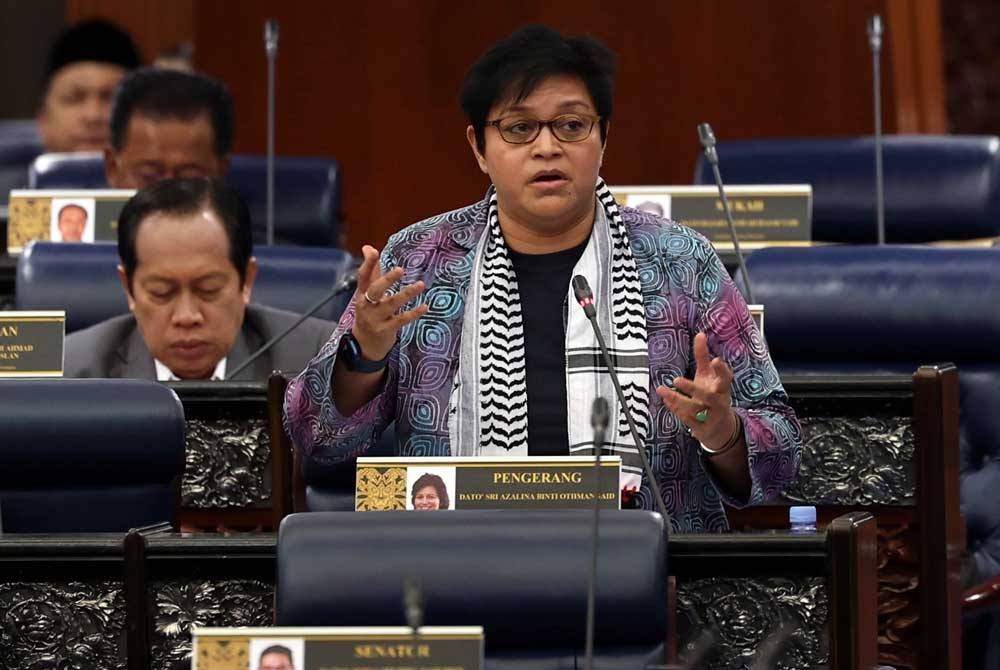 Azalina ketika Sidang Dewan Rakyat di Bangunan Parlimen, pada Isnin. - Foto Bernama