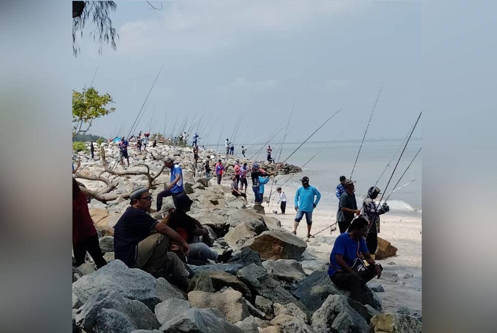 Pantai Remis dipilih sebagai lokasi pertandingan berikutan lokasinya yang menarik dengan pelbagai kemudahan selain perairan Pantai Remis dihuni pelbagai spesis ikan terutamanya belukang.