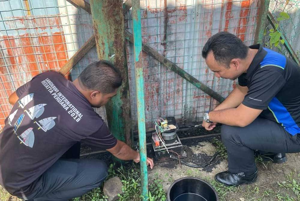 Sepasukan penguat kuasa KPDN Kedah menyerbu sebuah stor haram tanpa nombor di Kawasan Perindustrian Bukit kayu Hitam, dekat sini, pada Isnin.