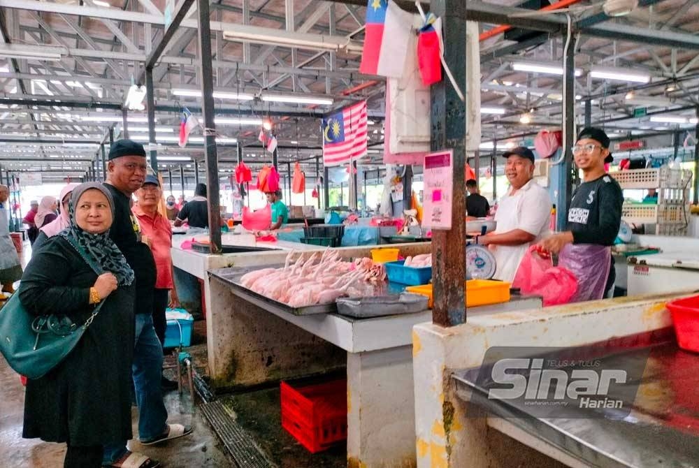 Tidak berlaku pembelian panik ayam di Pasar Awam Bachang pada Selasa.