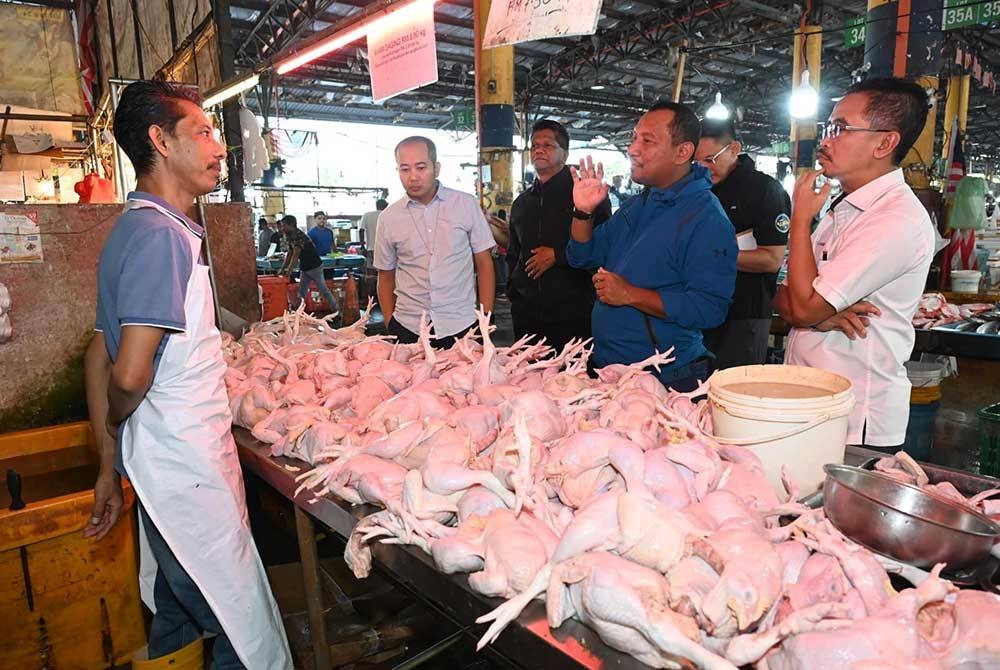 KPKM melakukan pemantauan hari pertama pengapungan harga ayam di sekitar kawasan Selangor, Negeri Sembilan serta Putrajaya pada Rabu.