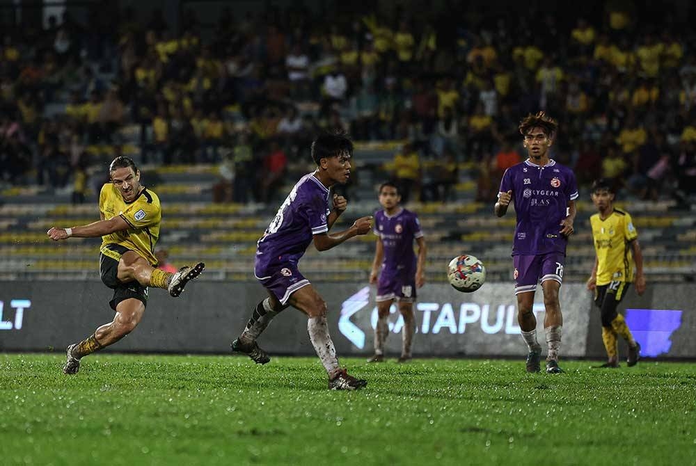 Kelantan dibelasah Perak FC dalam aksi Liga Super di Stadium Perak, Ipoh baru-baru ini.