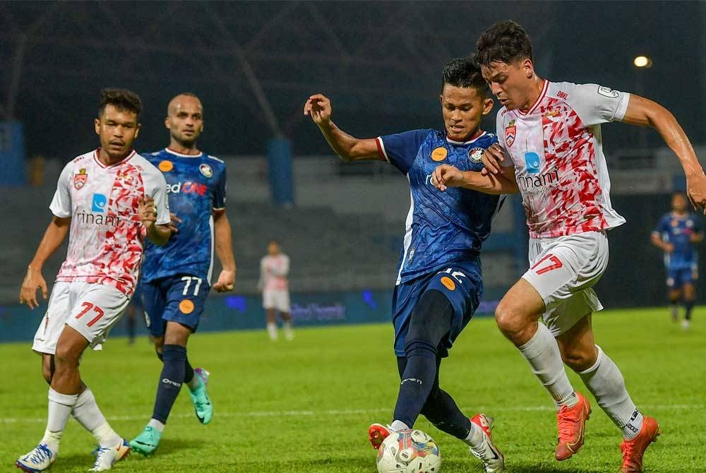 KL City mengesahkan pemain mereka hanya tertunggak dua bulan gaji dan pihak pengurusan sedang cuba menyelesaikannya.