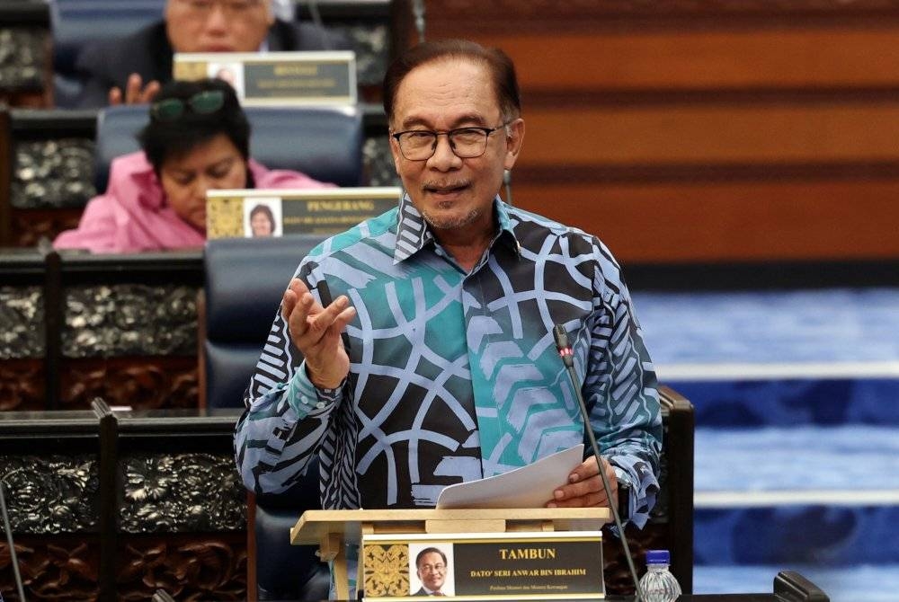 Anwar yang juga Menteri Kewangan ketika Sidang Dewan Rakyat di Parlimen hari ini. - Foto Bernama