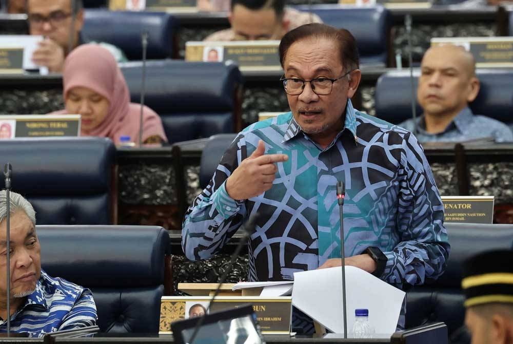 Anwar ketika menggulung perbahasan peringkat dasar Rang Undang-undang Perbekalan 2024 bagi Kementerian Kewangan di Dewan Rakyat, di sini pada Khamis. - Foto Bernama