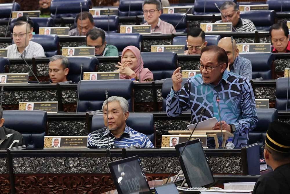 Anwar yang juga Menteri Kewangan ketika Sidang Dewan Rakyat di Parlimen, pada Khamis. - Foto Bernama