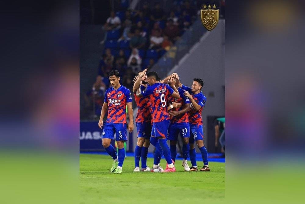 Pemain-pemain JDT meraikan kejayaan mara ke final Piala Malaysia. - Foto FB Johor Southern Tigers