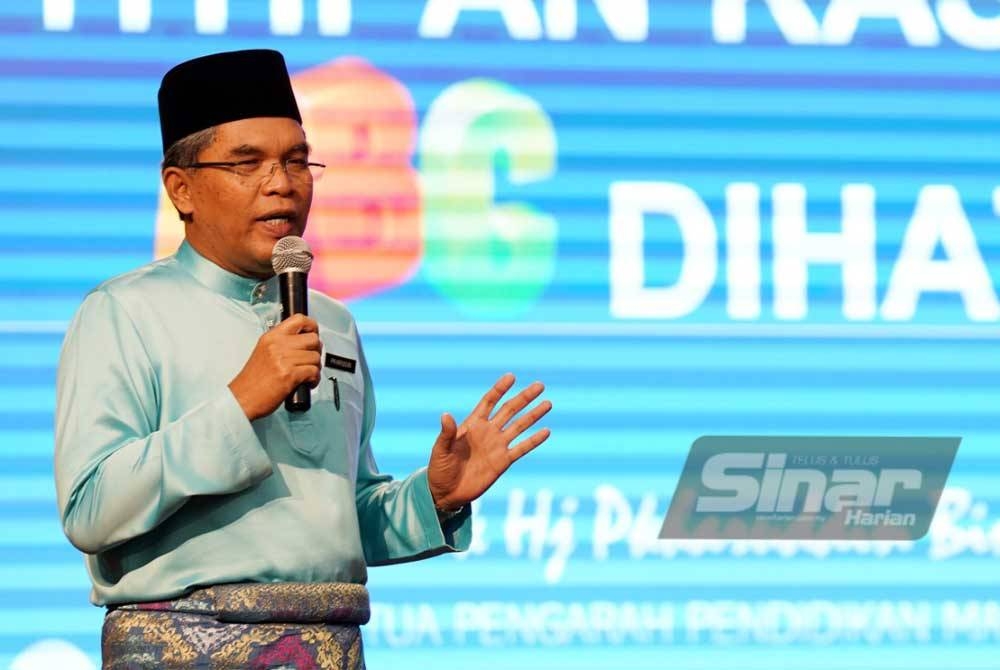 Pkharuddin pada program Bicara Inspirasi Ketua Pengarah Pendidikan di sini pada Jumaat. - FOTO SINAR HARIAN/ ROSLI TALIB