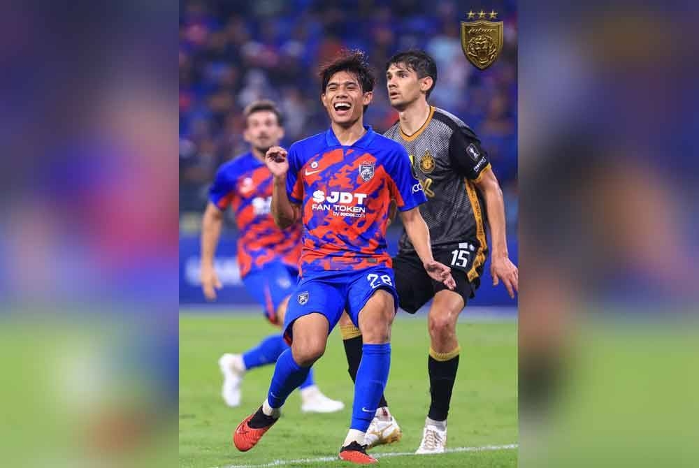 Syafiq (depan) menyumbat dua gol ketika membantu JDT membenam Perak 8-1 dalam aksi separuh akhir kedua Piala Malaysia di Iskandar Puteri pada Khamis. Foto FB Johor Southern Tigers