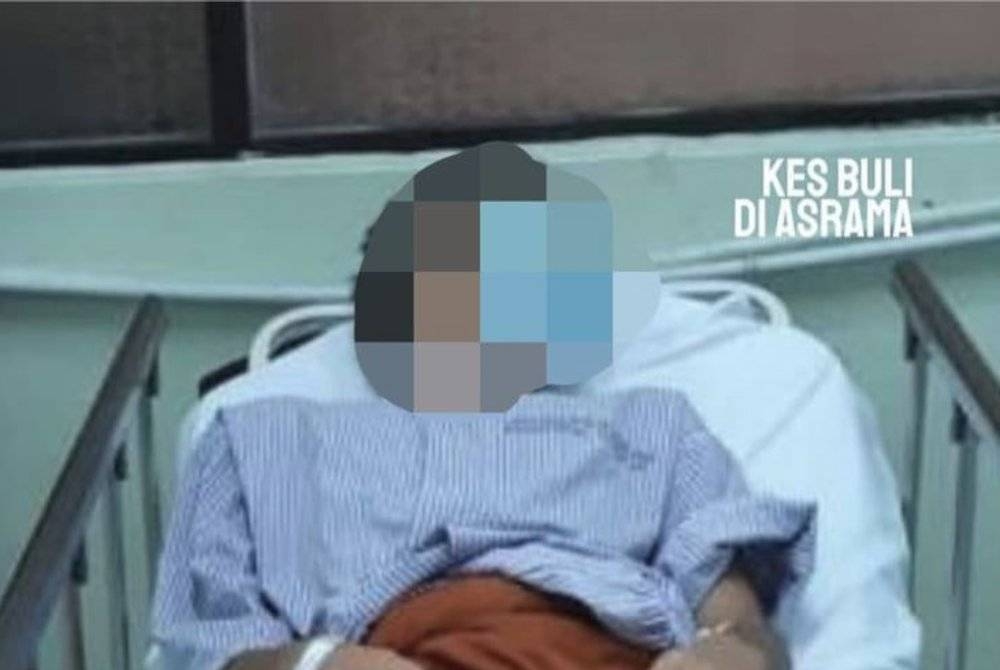 Tular sekeping gambar lelaki dipercayai pelajar sekolah sedang mendapatkan rawatan di hospital dipercayai dibuli senior dalam kejadian di Kuala Kangsar pada Jumaat. - Foto ihsan pembaca