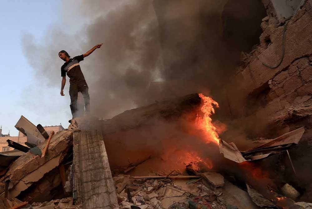 "Serangan udara Israel mensasarkan sebuah sekolah yang berfungsi sebagai tempat perlindungan bagi pelarian Palestin di Jabalia. Foto: AFP