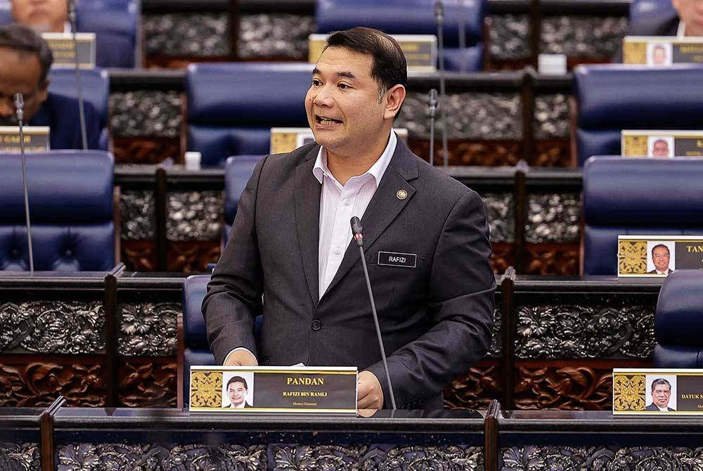 Rafizi ketika sesi soal jawab lisan di Dewan Rakyat pada Isnin. - Foto Bernama