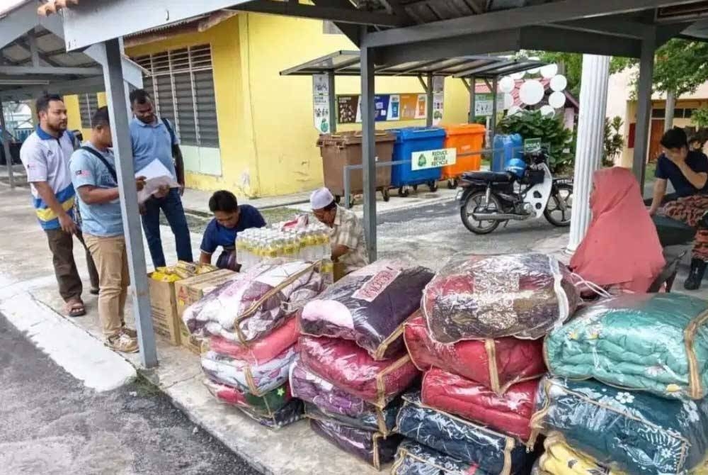 MBI menyalur bantuan awal kepada mangsa terjejas banjir yang ditempatkan di tiga pusat pemindahan sementara - Gambar MBI