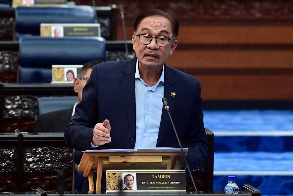 Anwar yang juga Menteri Kewangan ketika Sidang Dewan Rakyat di Bangunan Parlimen hari ini. - Foto Bernama