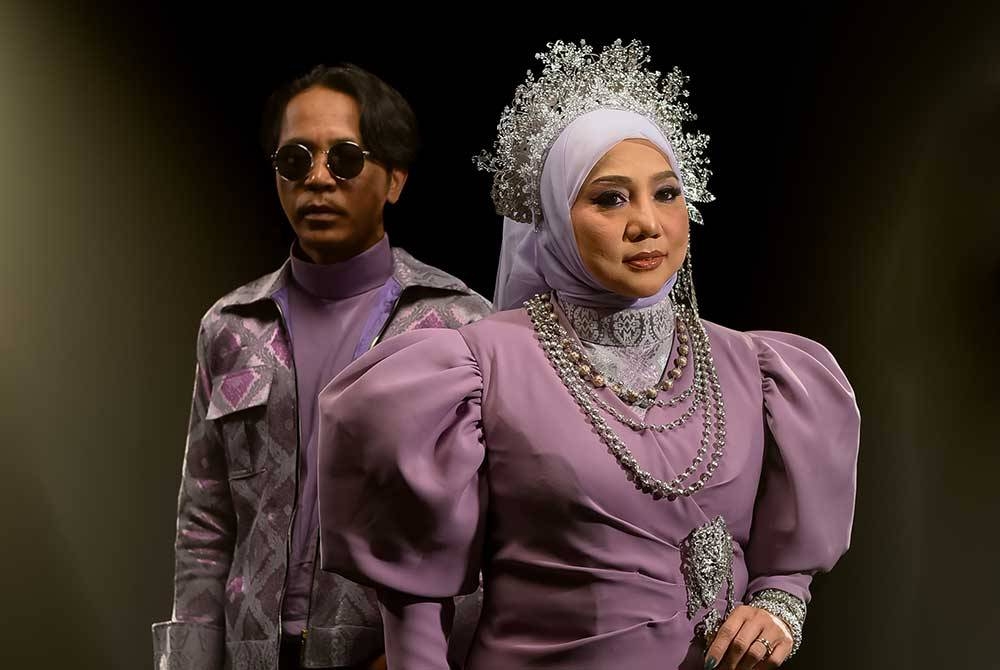 Noraniza Idris (kanan) dan Hazama bersatu dalam lagu terbaharu, Penawar Kita.